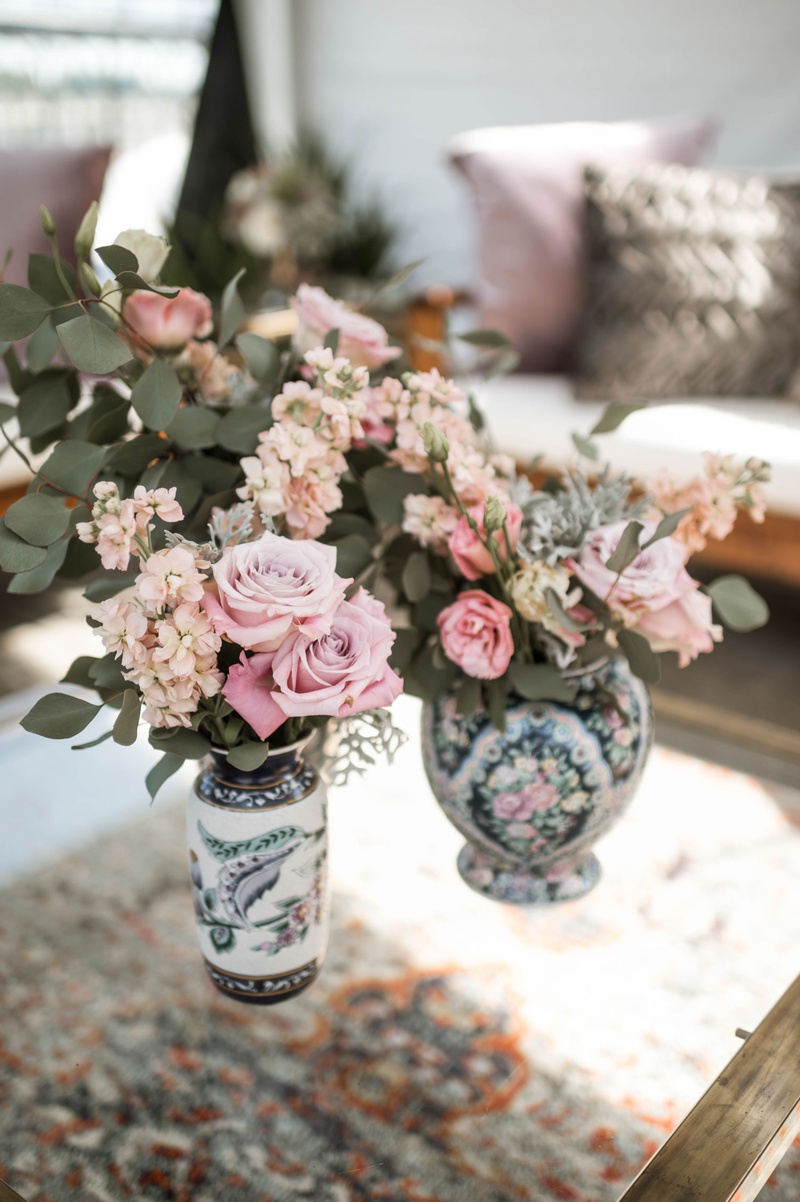 Painted Vintage-Inspired Vases
Photography: Belle Ombre Photography
Read More:
http://www.insideweddings.com/weddings/vintage-bohemian-inspired-wedding-on-historic-bridge-in-cleveland/1373/ wedding reception lounge area vintage area rug painted vase pink flowers greenery