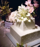 Token Wedding Cake
Photography: John Solano Photography
Read More:
http://www.insideweddings.com/weddings/beverly-hills-summer-wedding-with-flower-details/326/ White two layer wedding cake with dots and calla lily flowers