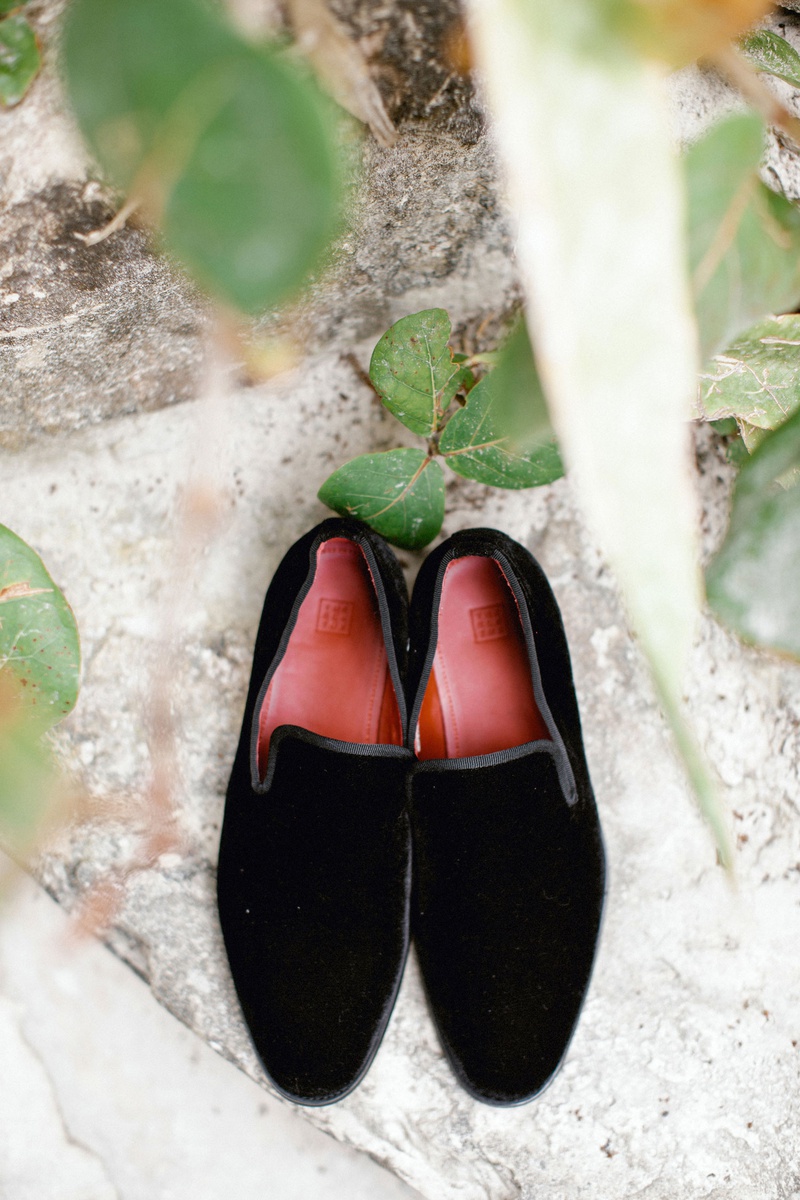 Velvet Slip-On Loafers for Groom
Photography: Grant Daniels Photography
Read More:
http://www.insideweddings.com/weddings/destination-wedding-with-tent-reception-on-the-beach-in-the-bahamas/1303/ wedding accessories black velvet loafer for groom red sole sleek border beach wedding formal