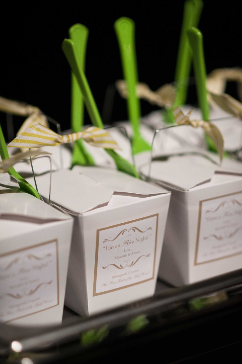 Valet To-Go Treats
Photography: Chris Bailey Photography
Read More:
http://www.insideweddings.com/weddings/southern-at-home-wedding-inspired-by-father-of-the-bride-in-texas/753/ Chinese take out boxes with green spoons filled with rice and chicken at wedding valet