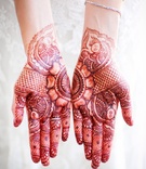 Bride with Henna Tattoos
Photography: Premack Weddings
Read More:
http://www.insideweddings.com/weddings/dual-ceremony-with-indian-and-western-traditions/758/ bride with henna tattoos and gold bracelet