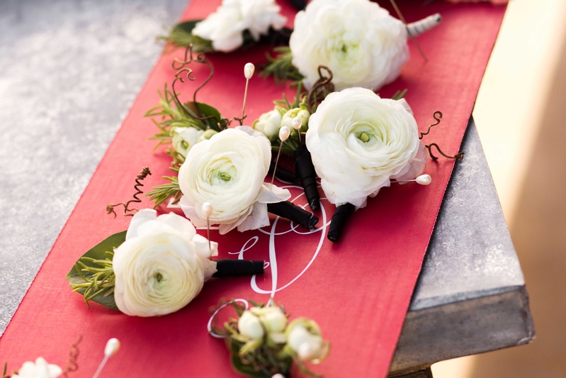 Ranunculus Boutonnieres for Ceremony
Photography: Perez Photography
Read More:
http://www.insideweddings.com/weddings/incredible-tented-ceremony-barn-reception-at-ranch-in-aspen/860/ Groomsmen ranunculus blossom wedding boutonniere styles on red cardboard