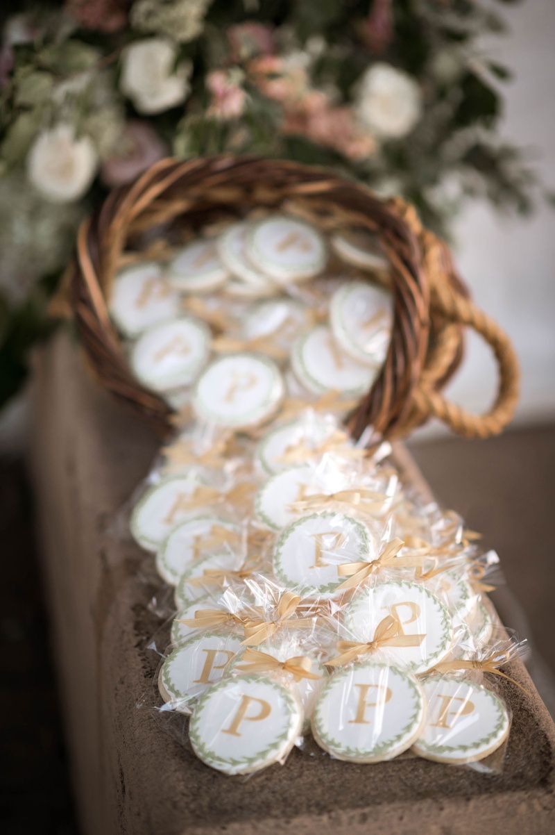 Monogrammed Sugar Cookie Favors
Photography: Belle Ombre Photography
Read More:
http://www.insideweddings.com/weddings/vintage-bohemian-inspired-wedding-on-historic-bridge-in-cleveland/1373/ wedding favors in wicker basket wrapped cookie with laurel wreath design and initial monogram