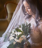 Blusher Veil Over Bride
Photography: AndySeo Studio
Read More:
http://www.insideweddings.com/weddings/romantic-wedding-with-lush-florals-at-1920s-venue-in-long-beach/1329/ asian bride wearing blusher veil draping delicately over the bridal bouquet