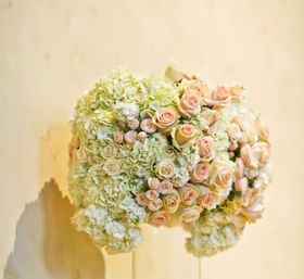 Reception florals
Photography: Priscila Valentina
Read More:
http://www.insideweddings.com/inspiration/board/329/flowers-by-cina/romantic-balboa-bay-resort-wedding-flowers-by-cina/ http://flowersbycina.com/romantic-balboa-bay-resort-wedding/