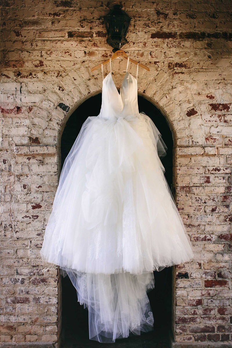 White Tulle Ball Gown with Plunging Halter Neckline
Photography: Callaway Gable
Read More:
http://www.insideweddings.com/weddings/alfresco-summer-wedding-with-lush-foliage-accents-in-california/805/ white tulle ball gown with plunging halter neckline hanging up before ceremony
