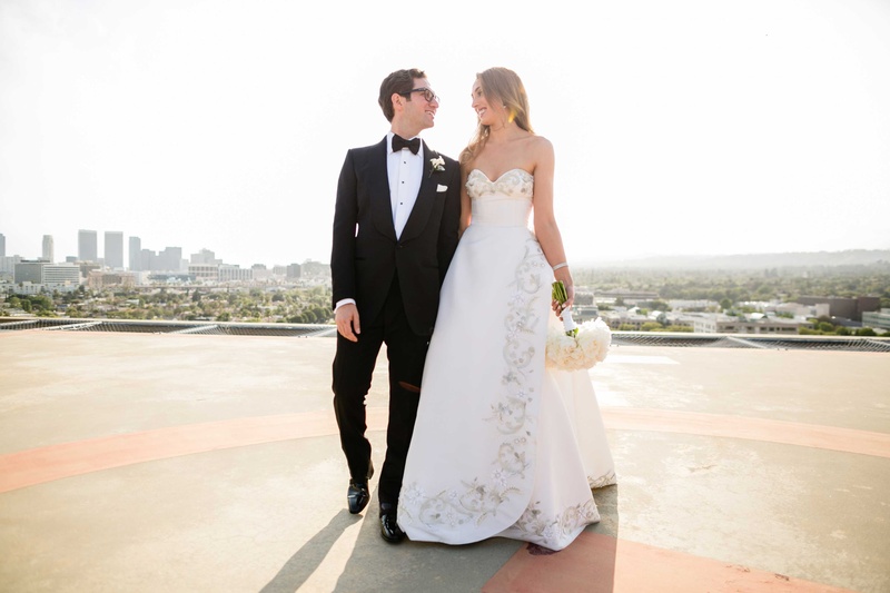 Romantic Rooftop Portrait
Photography: Samuel Lippke Studios
Read More:
http://www.insideweddings.com/weddings/romantic-jewish-wedding-with-lush-ivory-flowers-rose-gold-details/790/ Bride in Oscar de la Renta wedding dress and groom in tuxedo on Los Angeles rooftop portrait photo