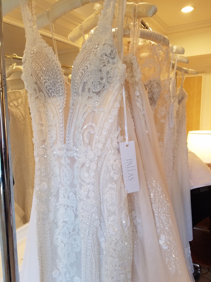 Dimitra's Bridal Chicago
Photography: Constantina Sweeney
Read More:
http://www.insideweddings.com/biz/dimitras-bridal-couture-chicago/8705/ Chicago's exclusive retailer for Pallas Couture and Pallas Collective wedding gowns! We are credite