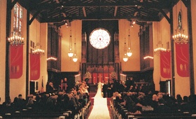 Church Ceremony in Beverly Hills
Photography: Jay Lawrence Goldman Photography
Read More:
http://www.insideweddings.com/weddings/classic-country-club-wedding-in-beverly-hills-california/10/ Interior of Presbyterian church wedding