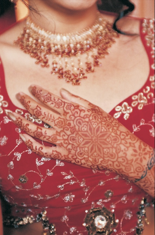 Bride's Jewelry and Henna
Photography: Simone %26 Martin Photography
Read More:
http://www.insideweddings.com/weddings/indian-wedding-at-the-beverly-hills-hotel-california/9/ Henna tattoo art on bride's hand over bodice