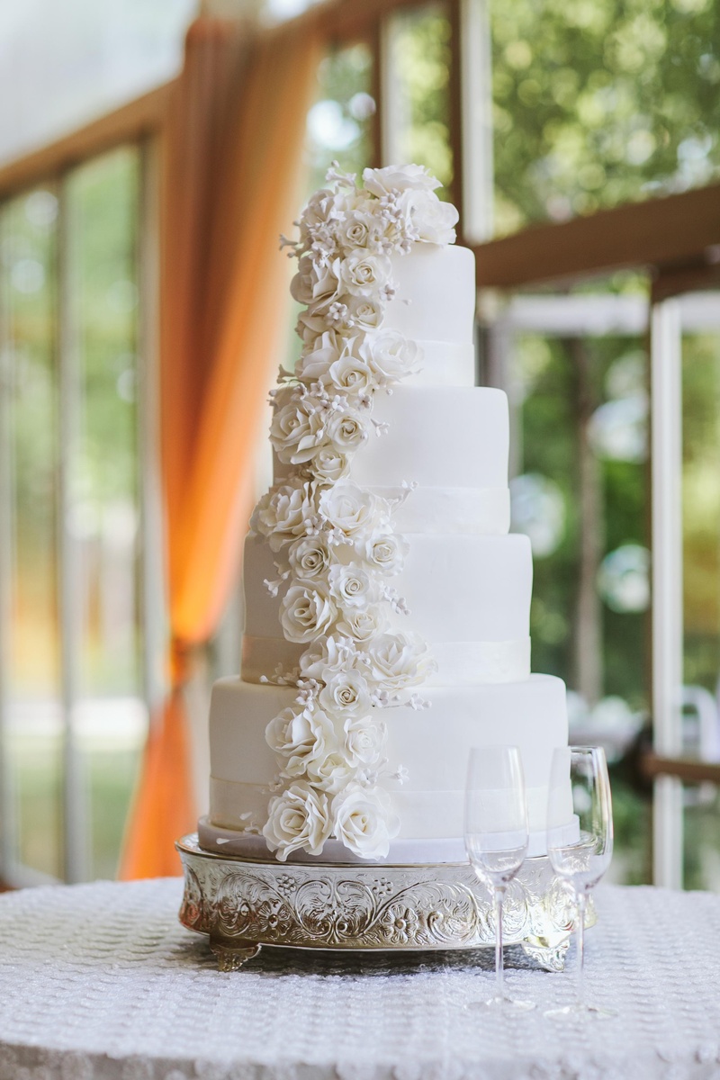 Cascading Floral Cake
Photography: David %26 Tammy Molnar
Read More:
http://www.insideweddings.com/weddings/an-exquisite-backyard-wedding-in-tennessee/532/ Round white wedding cake with sugar flowers