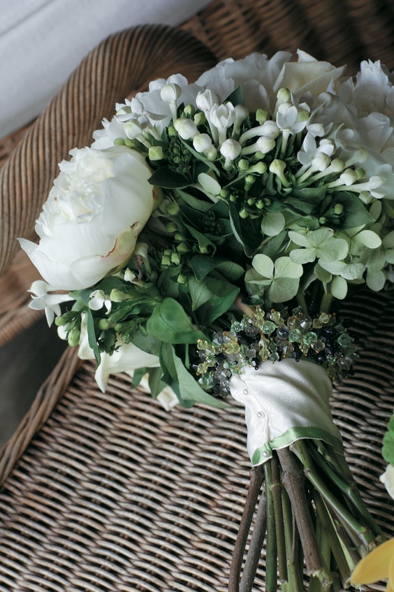 Bride's Bouquet
Photography: Sherman Chu Photographer
Read More:
http://www.insideweddings.com/weddings/elegant-garden-style-vineyard-wedding-in-sonoma-california/205/ Bride's bouquet of white and green flowers and greenery