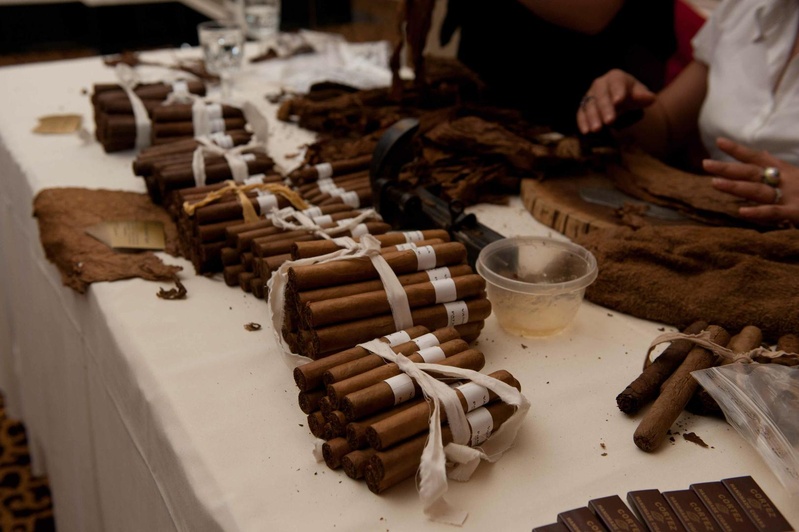 Hand-Rolled Cigars
Photography: Josh Lynn Photography
Read More:
http://www.insideweddings.com/weddings/purple-white-gold-new-jersey-celebration/339/ Hand-rolled cigars at a wedding