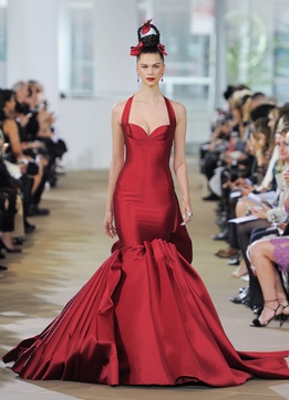Easton
Photography: firstVIEW
Read More:
http://www.insideweddings.com/lookbook/8495/ines-di-santo-toronto/spring-2018-3/ Ines di Santo Spring 2018 bridal collection Easton wedding dress halter neckline red trumpet dress