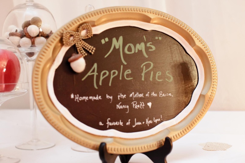 Wedding Dessert Menu
Photography: Jana Williams Photography
Read More:
http://www.insideweddings.com/weddings/ivory-gold-blush-lakefront-new-hampshire-wedding/412/ Homemade apple pie sign in gold tray frame