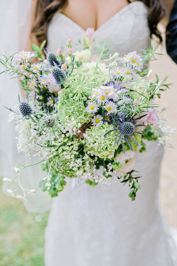 Bouquets Photos Bride's Natural Wildflower Bouquet