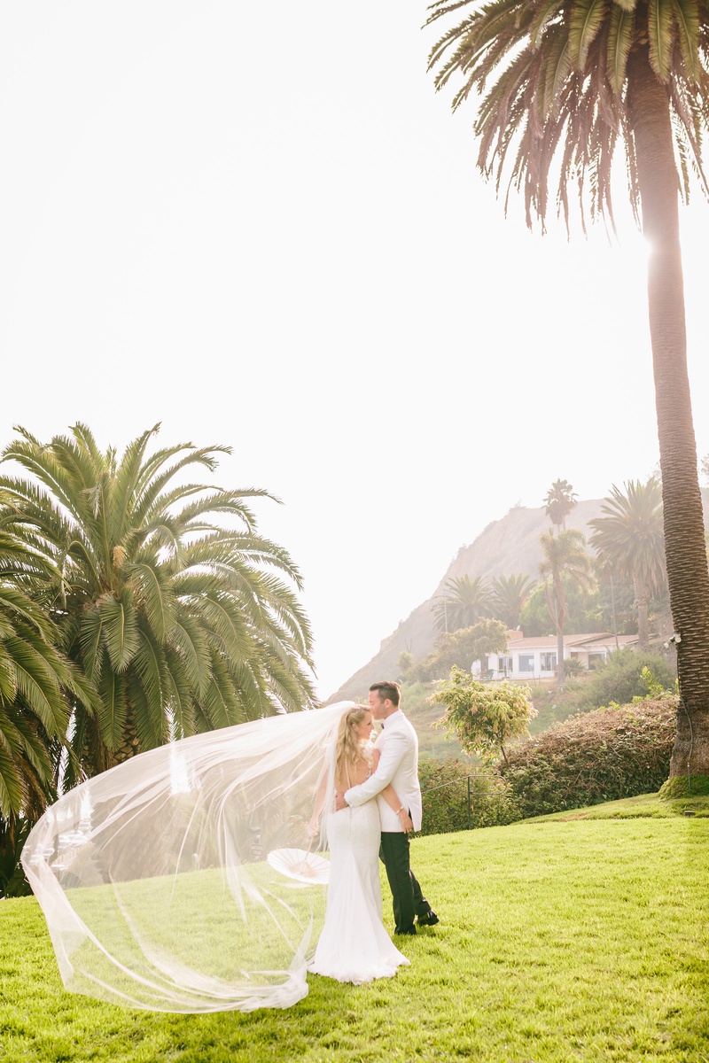 Bride with Flowing Veil and Parasol
Photography: Jodee Debes Photography
Read More:
http://www.insideweddings.com/weddings/elegant-alfresco-ceremony-reception-with-parisian-elements/1176/ southern california wedding, bride in ines di santo wedding gown, cathedral veil, paper parasol