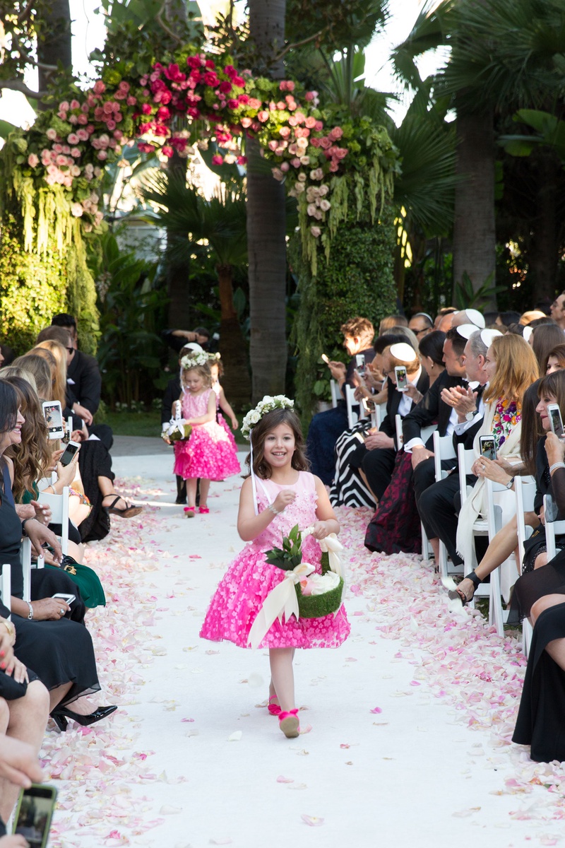 Ombré Pink Flower Girl Dresses
Photography: Jay Lawrence Goldman Photography
Read More:
http://www.insideweddings.com/weddings/outdoor-ceremony-ballroom-reception-with-pink-flowers-greenery/1135/ Wedding ceremony flower girls in pink dresses green baskets pink shoes walking down aisle