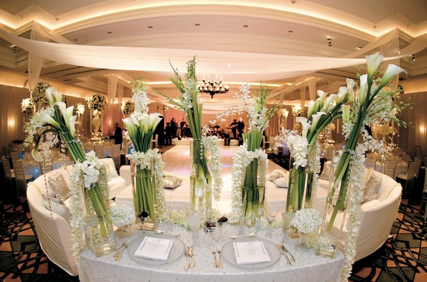 Ivory And White Flowers Linens In Ballroom Ivory And White Flowers Linens In Ballroom
