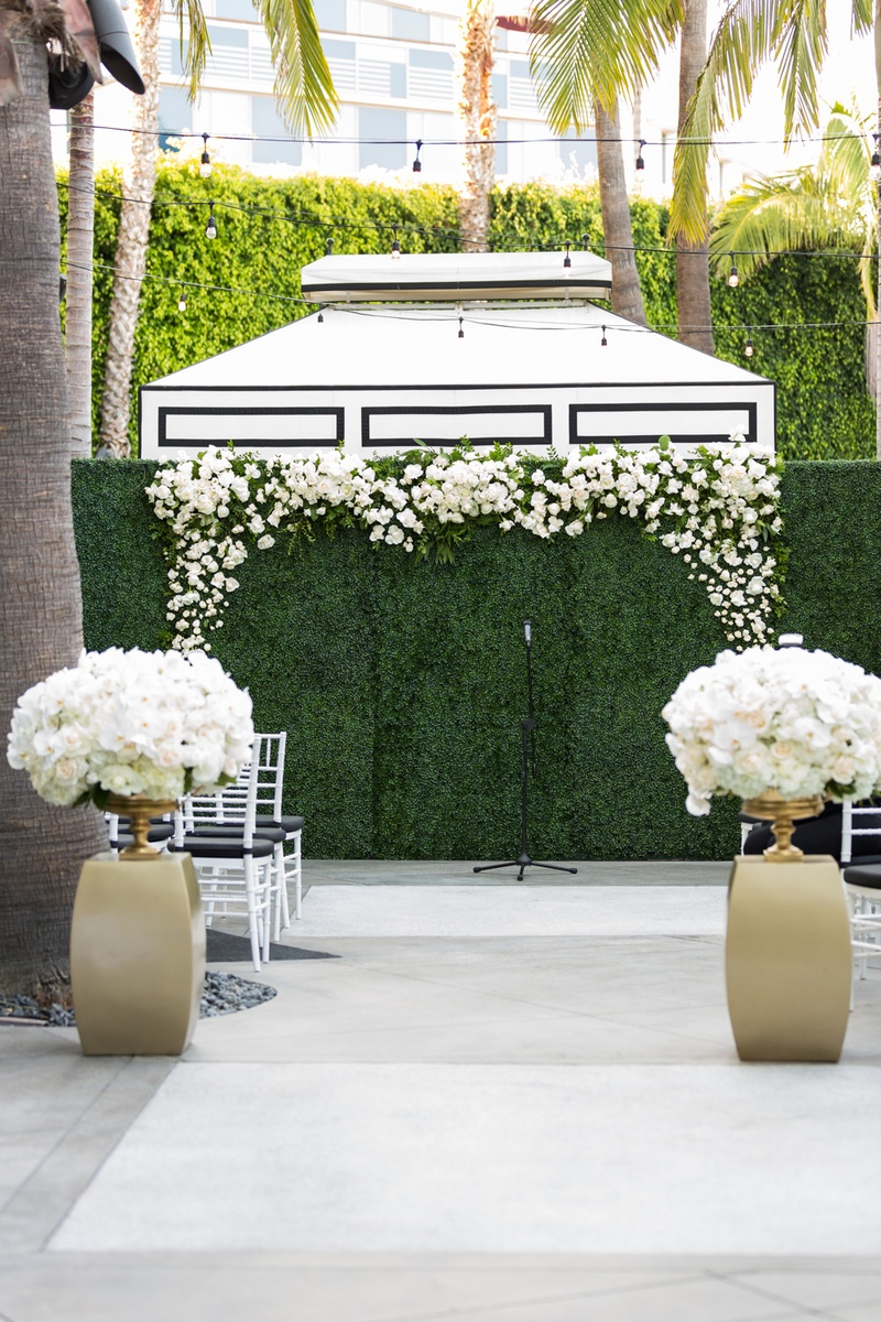 Hedge Wall for Ceremony Backdrop
Photography: Kristin Anderson
Read More:
http://www.insideweddings.com/weddings/classic-wedding-colors-with-modern-elements-in-santa-monica/1031/ Hedge wall with flowers framing ceremony backdrop