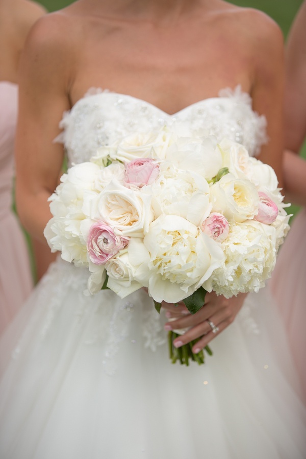 Spring Bridal Bouquet
Photography: Aaron Watson Photography
Read More:
http://www.insideweddings.com/weddings/classic-virginia-wedding-inspired-by-grace-kellys-elegance/511/ White rose and peony bouquet with pink ranunculus
