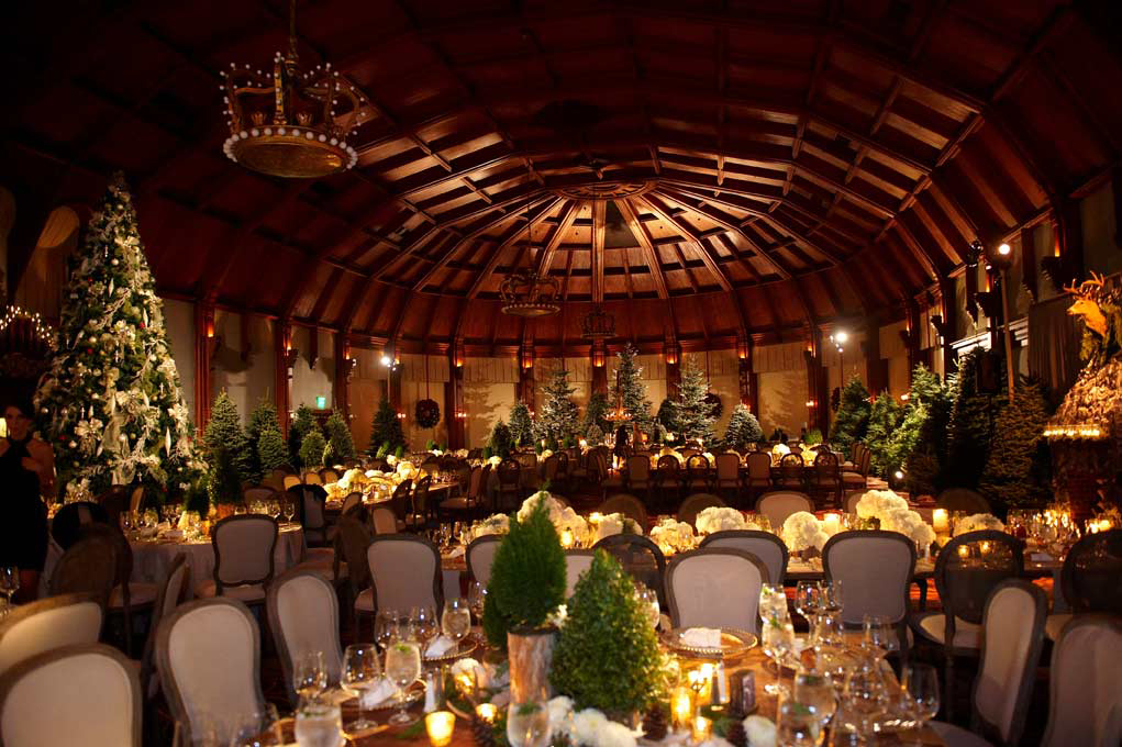 Winter Wedding Ideas: Festive Holiday and Christmas Décor - Inside Weddings