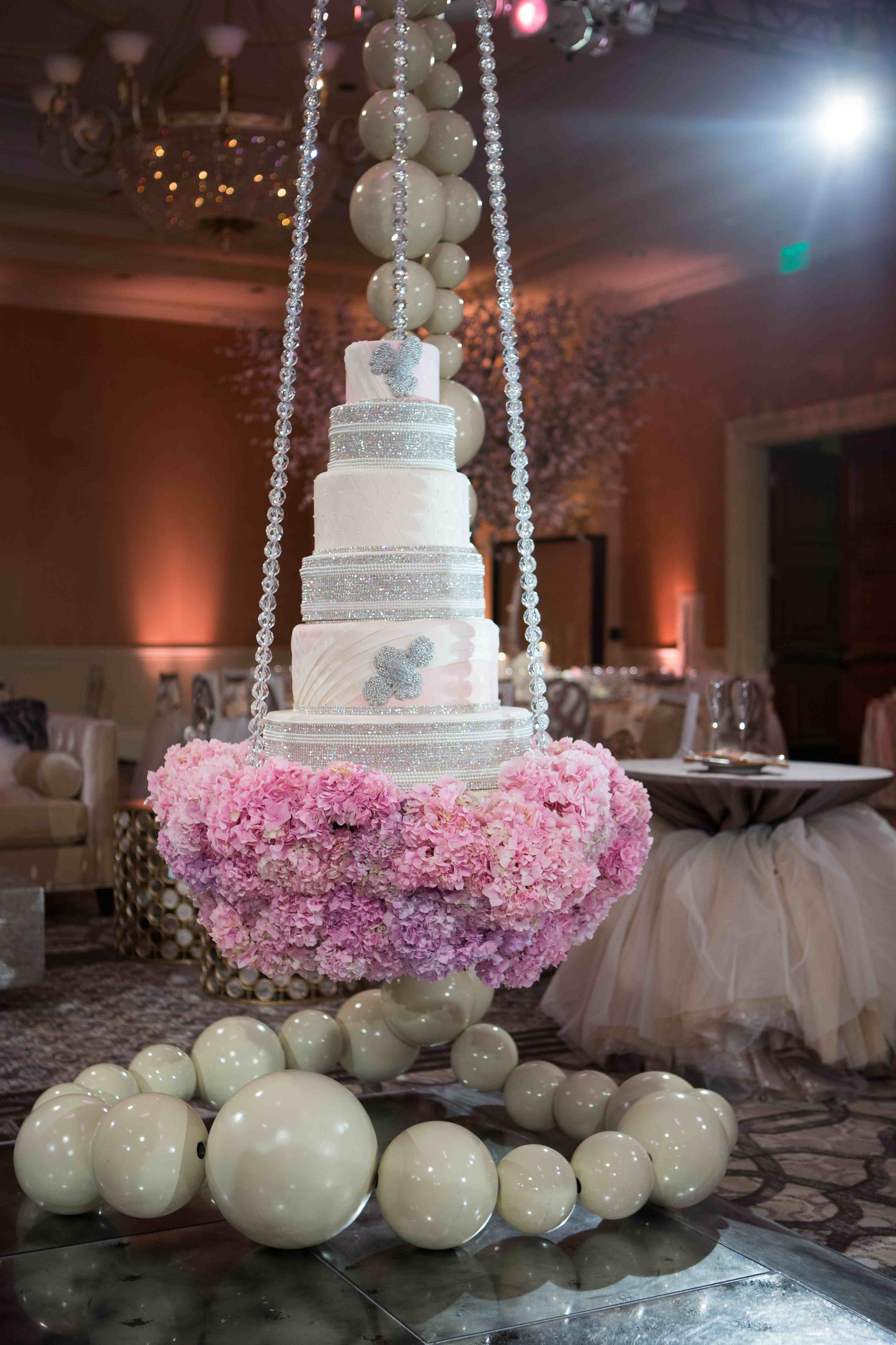 Floral Arrangement For Wedding Cake Floral Arrangement For Wedding Cake