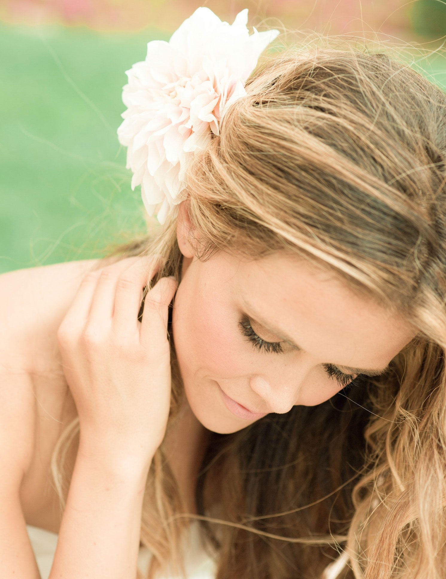 Hair Accessory Alternatives to Traditional Bridal Veils Inside Weddings