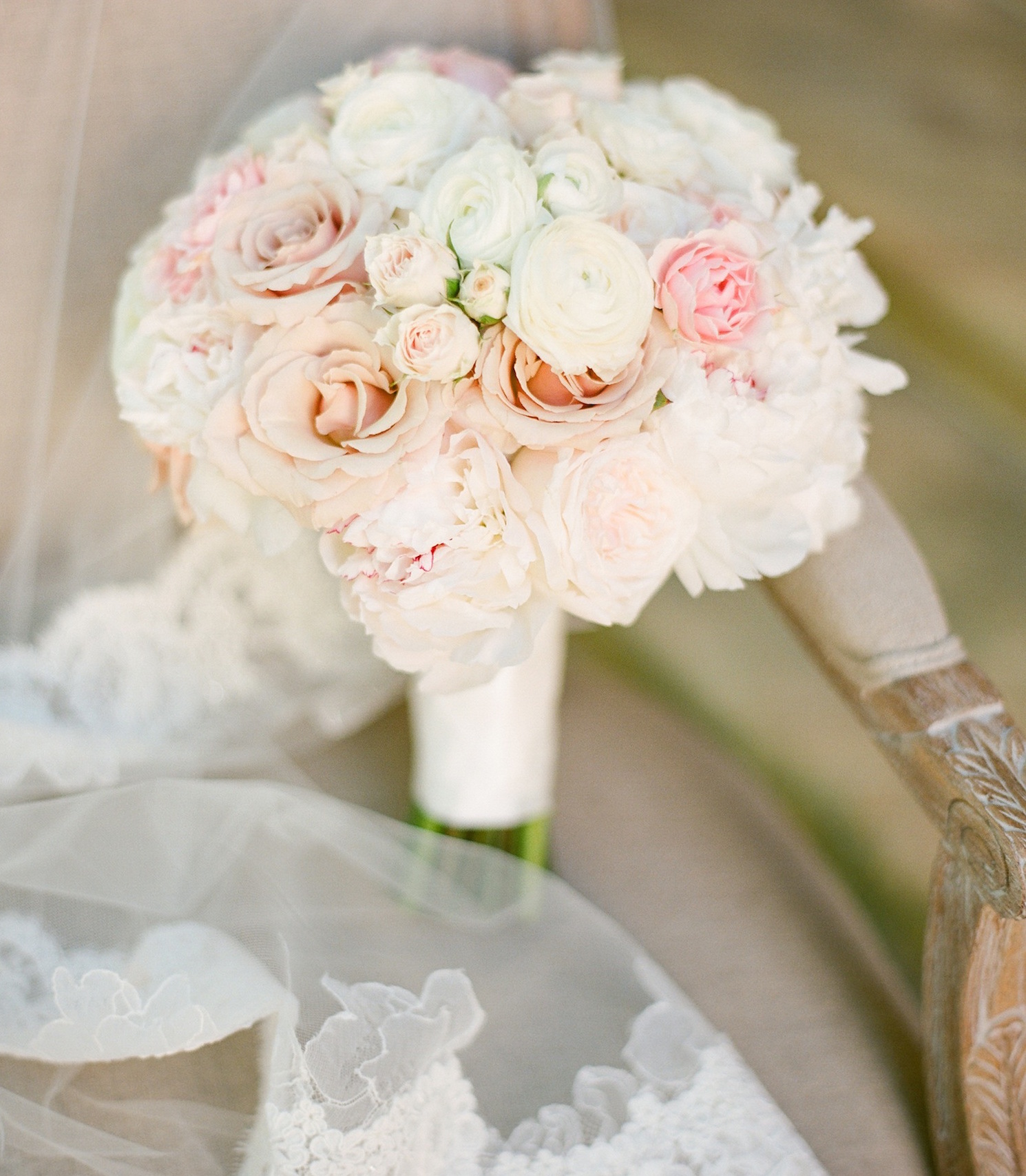 pink and white bridal bouquet