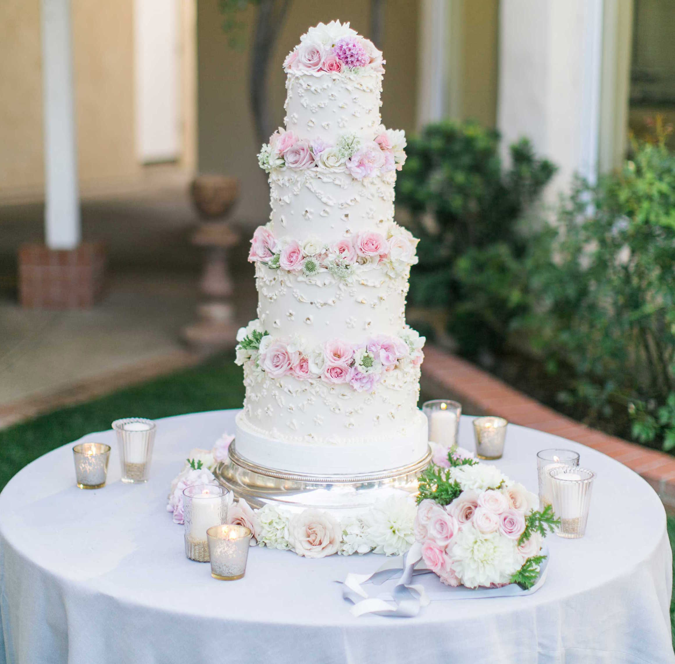 Wedding Cakes 20 Ways To Decorate With Fresh Flowers