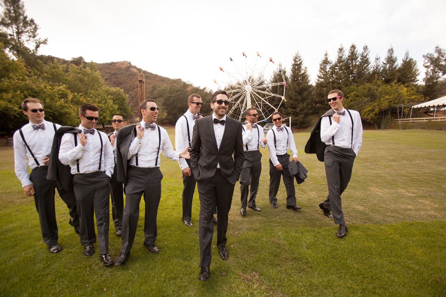 Fun And Playful Wedding Photo Poses For Grooms And Groomsmen