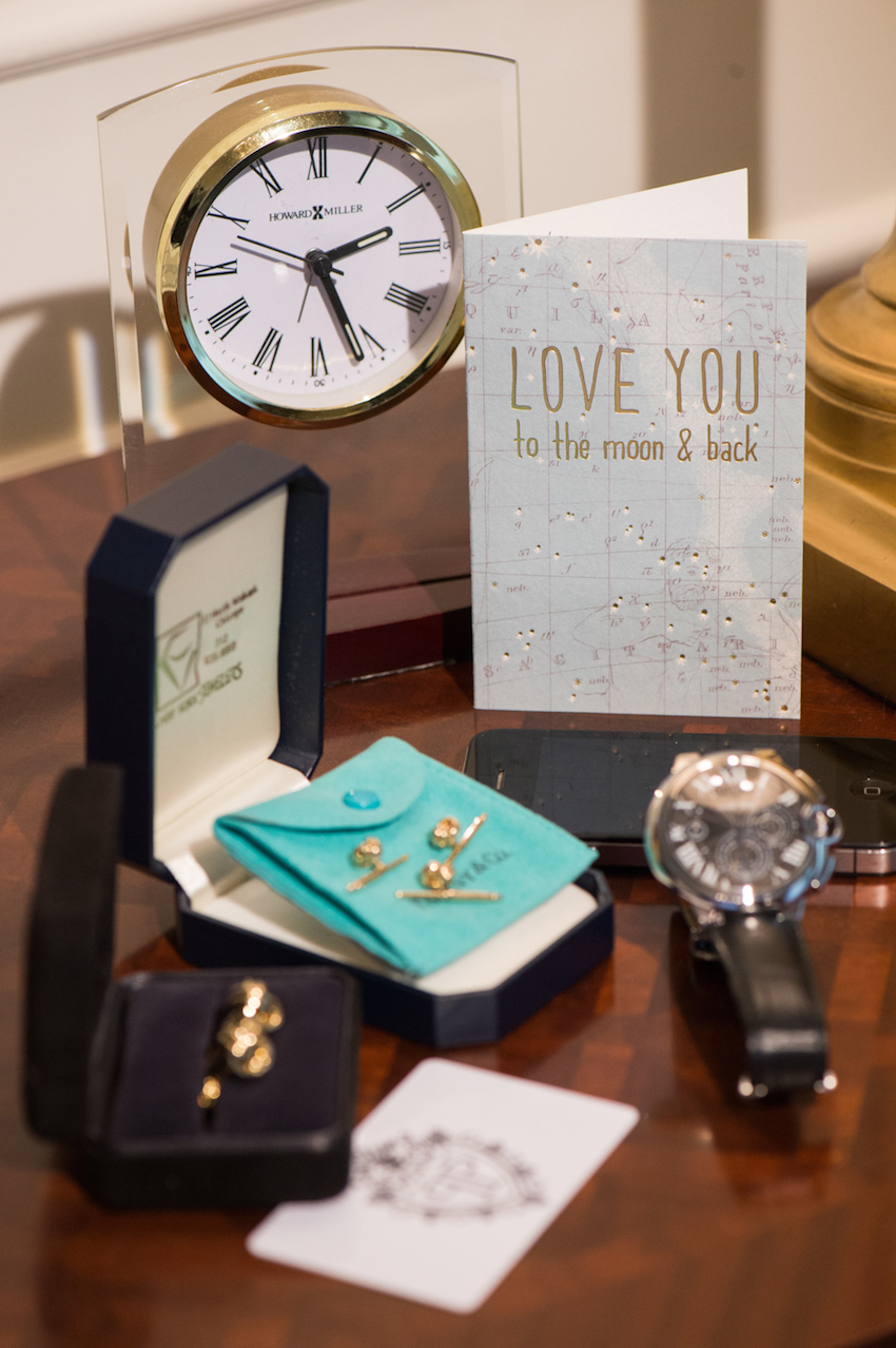 Anniversary Gift Ideas for Your First Wedding Anniversary ...