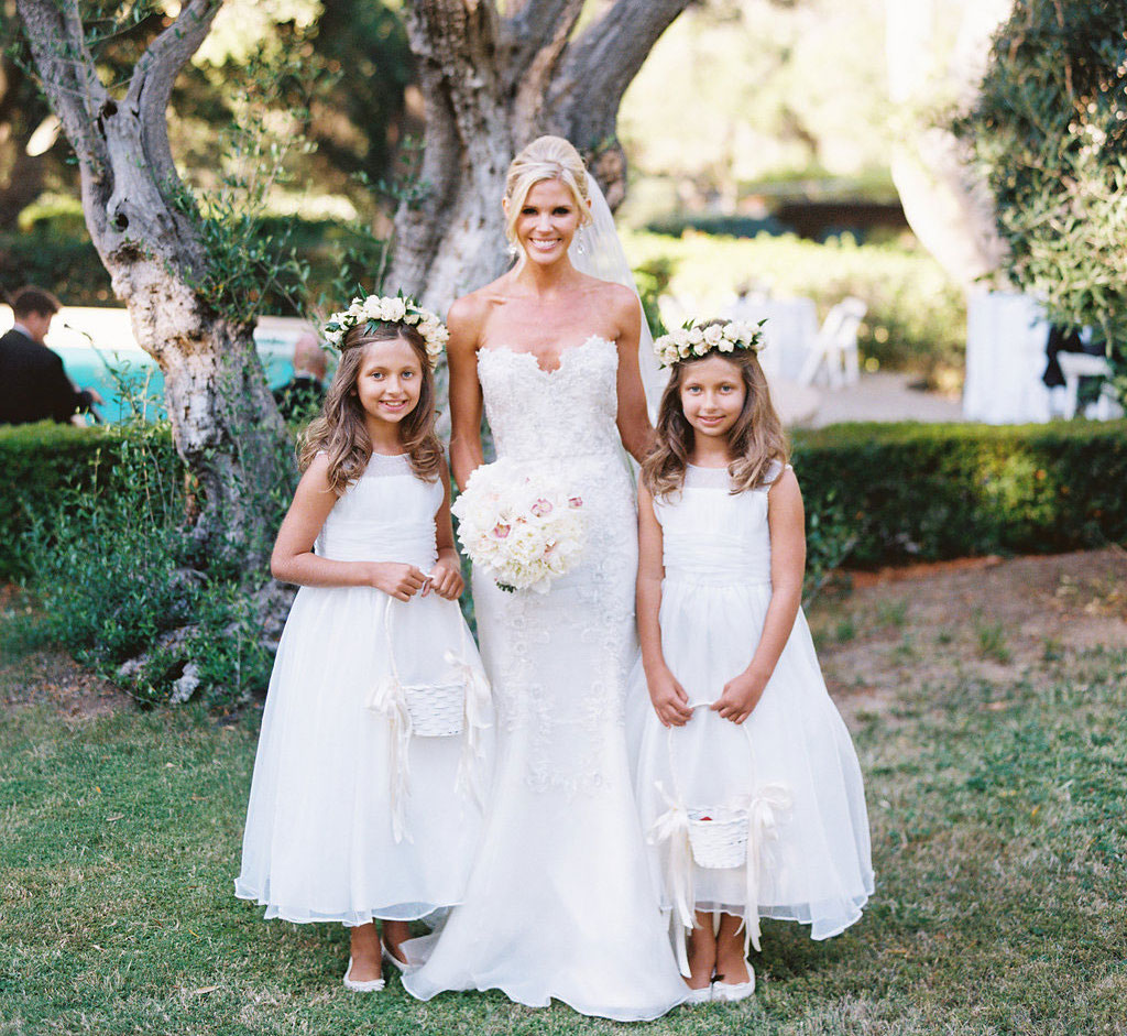 bridal party pictures with flower girl