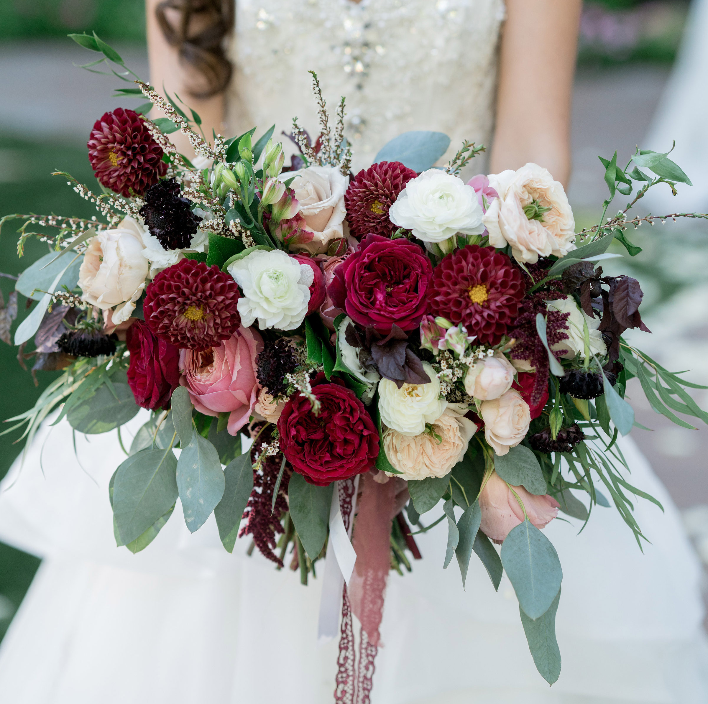 15 Bridal Bouquets in Valentine-Inspired Shades - Inside ...