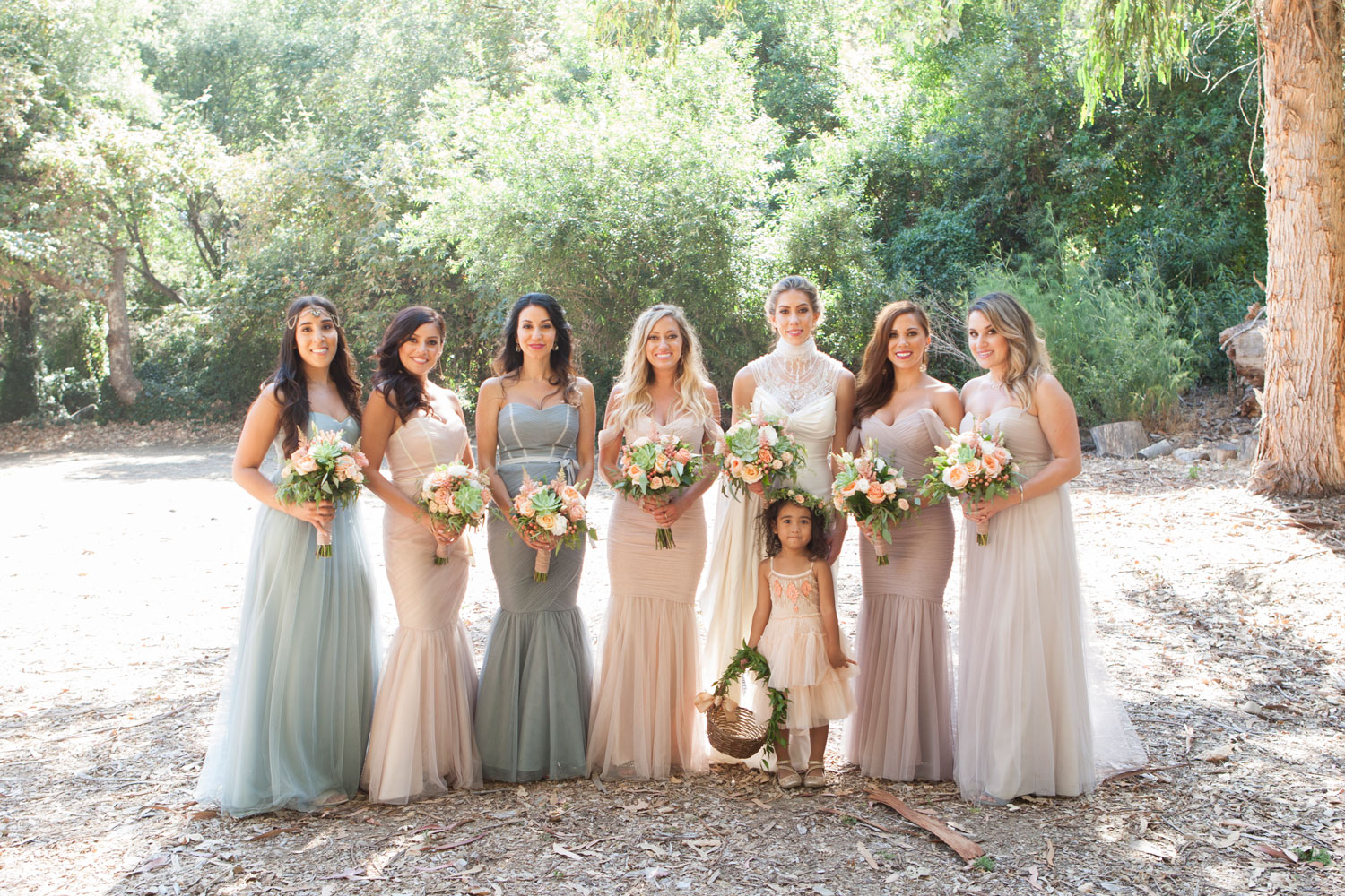 weddings with different colored bridesmaid dresses