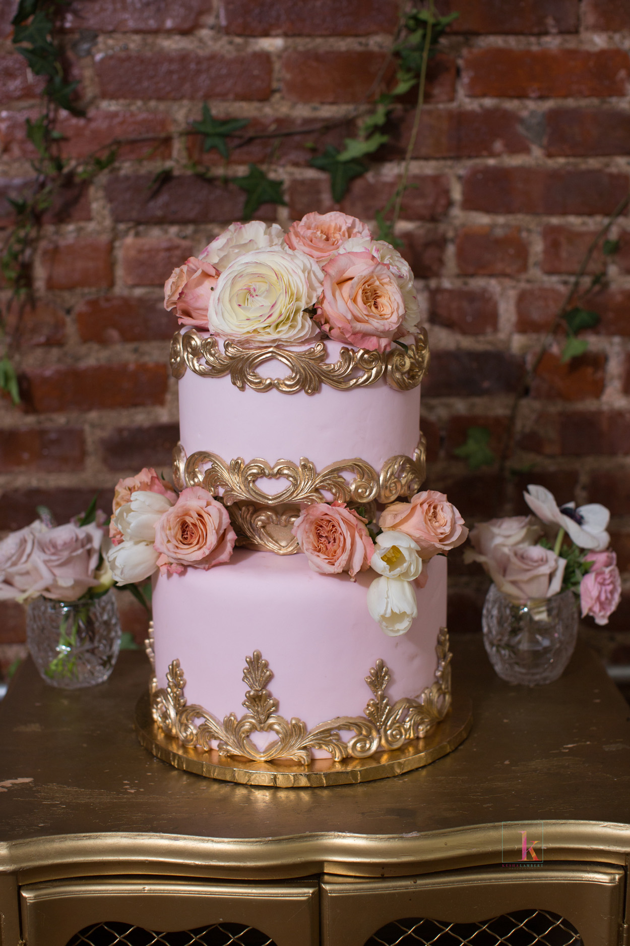 17 Small Wedding Cakes With Seriously Stunning Style