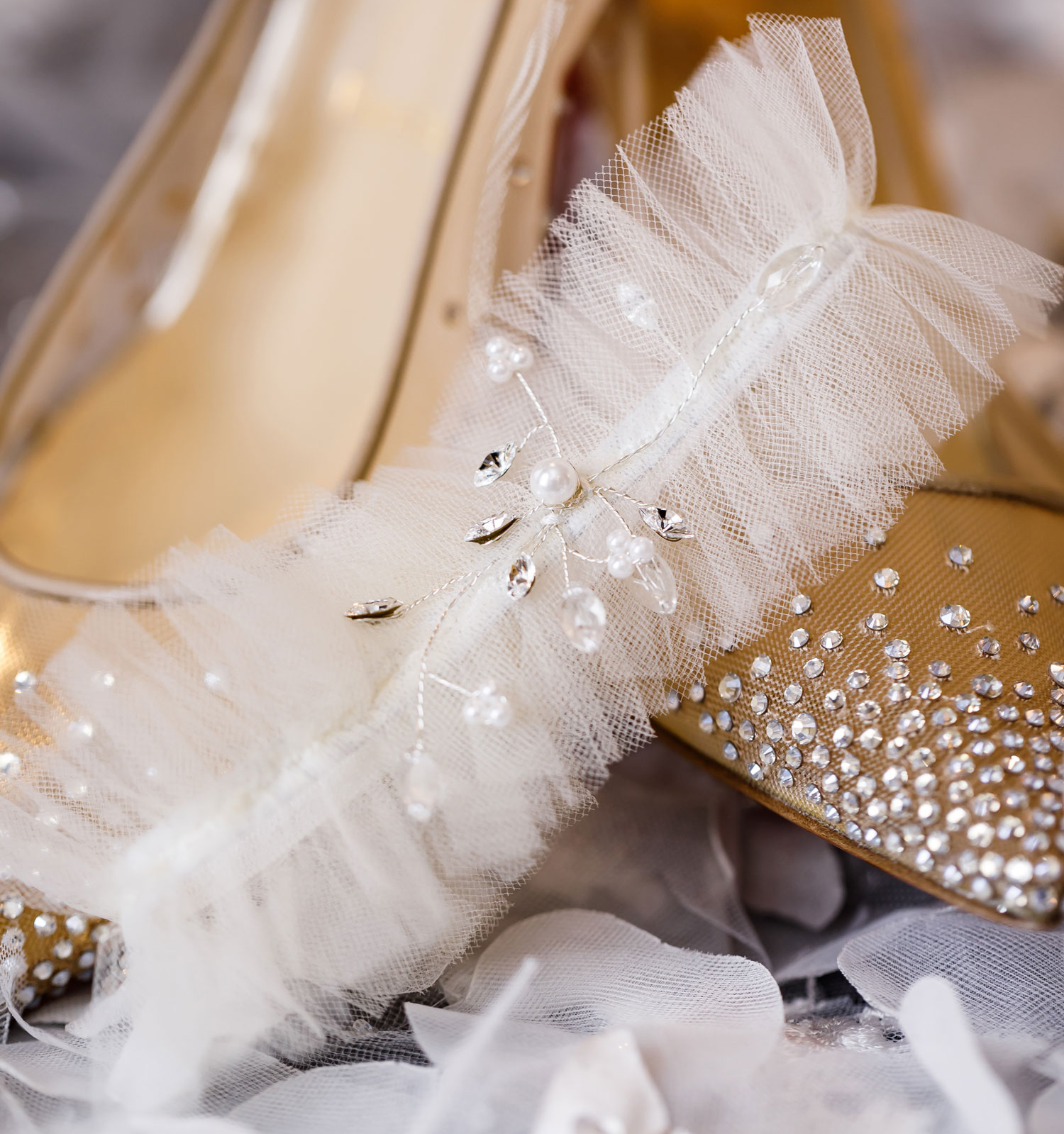 What You Need To Know About Garters Inside Weddings